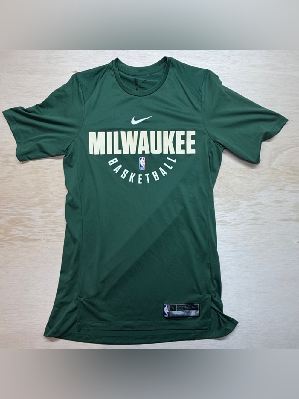 Nike Milwaukee Bucks NBA Basketball Warmup Shirt Mens Sm. Green Dri-FIT Training